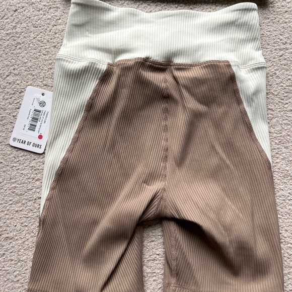 Year of Ours Women's V Waist Ribbed Studio Biker Shorts Caribou Bone Size Small - Picture 7 of 10